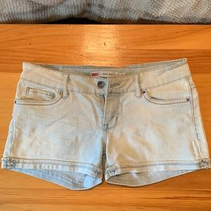 Levi’s Shorty Short - Size 5